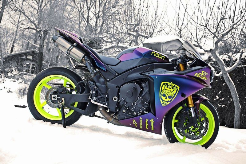 Yamaha r1 Violet