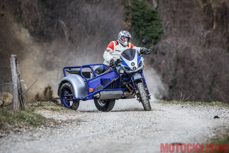 Мотоцикл Suzuki с коляской