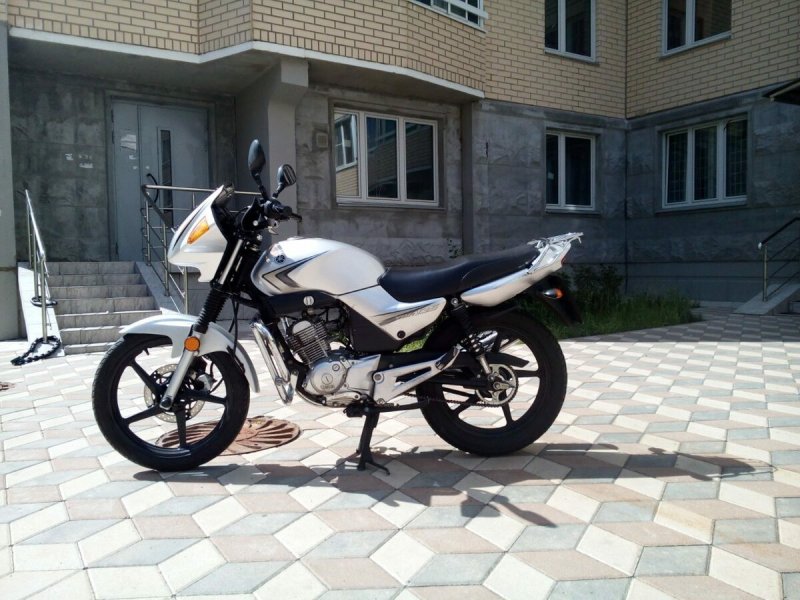 Yamaha ебрик серебристый