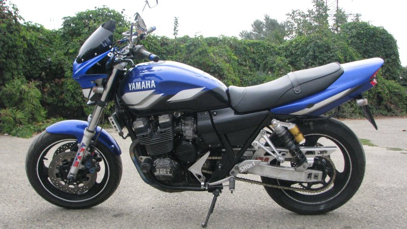 Ямаха XJR 400
