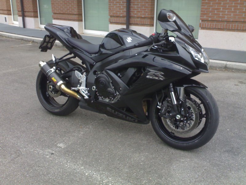 Suzuki GSX 750 k8