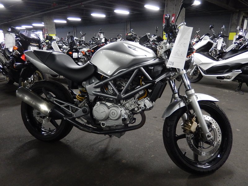 Городской мотоцикл Хонда VTR 250