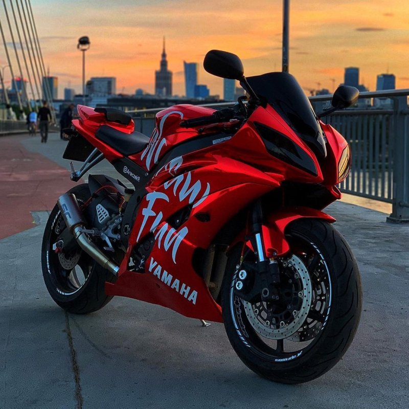 Yamaha r6 Red