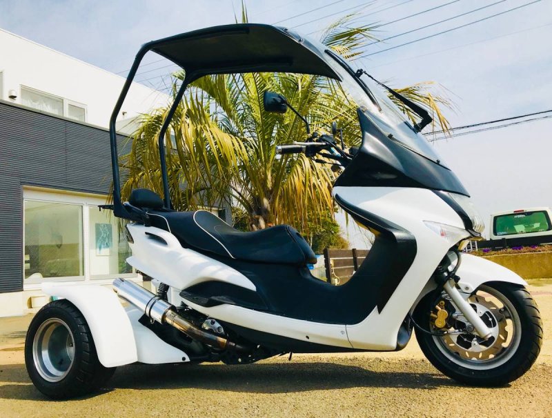 Yamaha Majesty трицикл