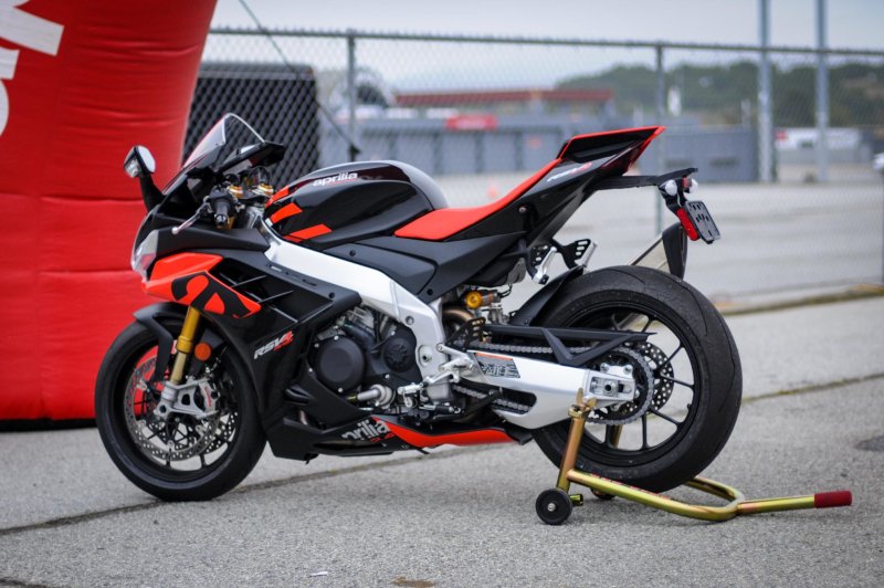 Aprilia rsv4 2021
