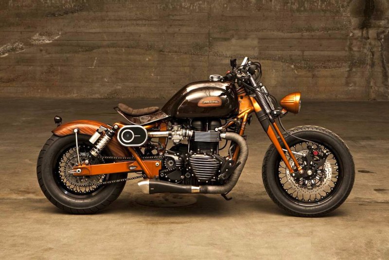 Мотоцикл Триумф Bobber кастом
