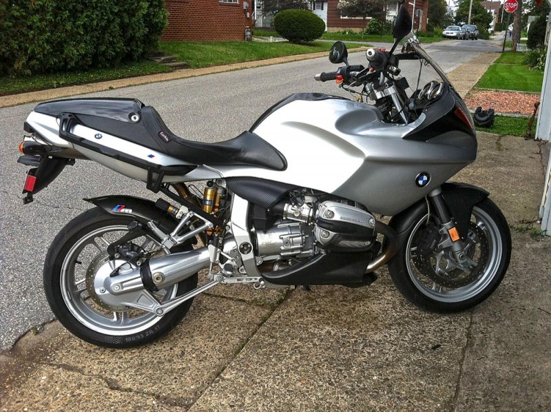 BMW r1100s