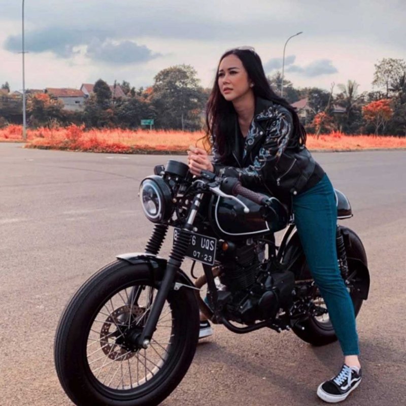 Aura kasih Instagram