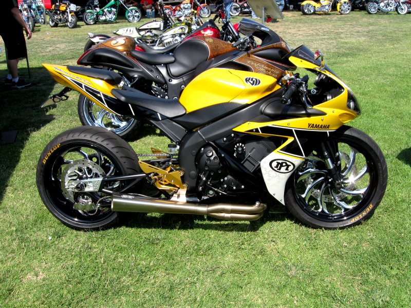 Yamaha r1 оранжевый