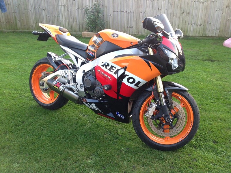 Honda CBR 1000 RR оранжевый