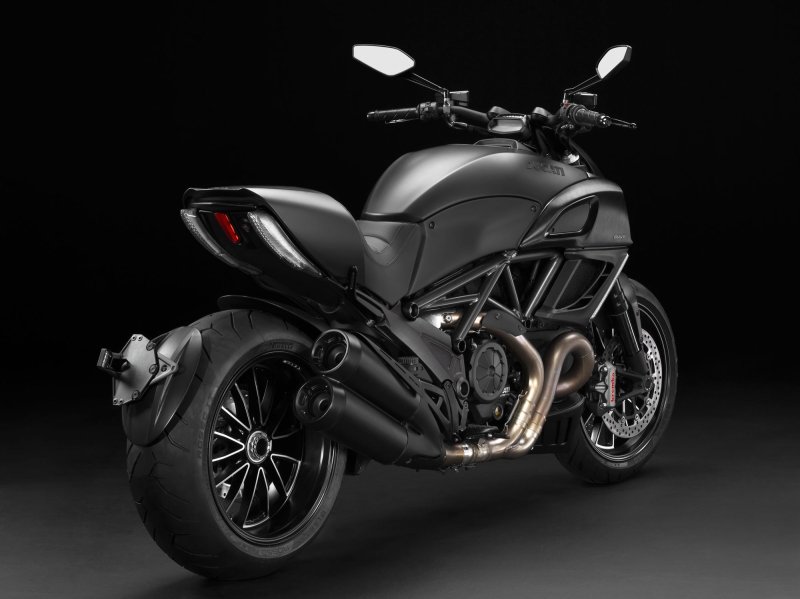 Ducati Diavel черный