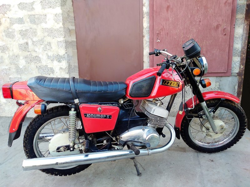 ИЖ ю5 1990