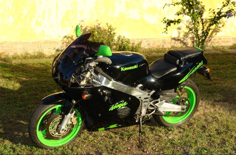 Кавасаки ЗЗР ZXR 400