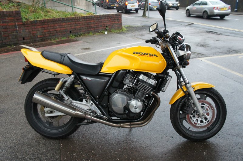 Honda sb400 super four