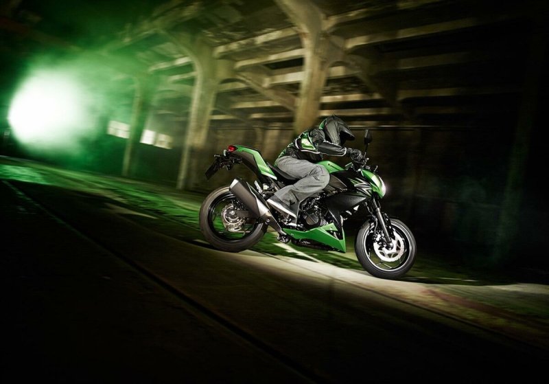 Мотоцикл Kawasaki z300 нейкед
