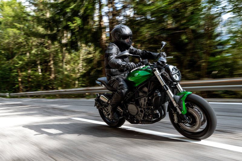 Benelli 725s