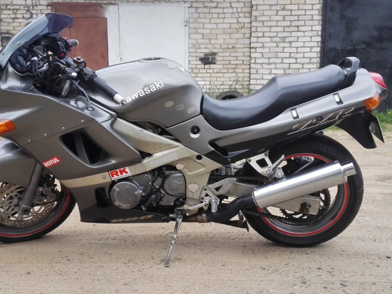 Мотоцикл Кавасаки ЗЗР 600
