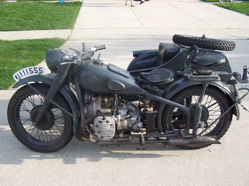 Немецкий мотоцикл BMW r71
