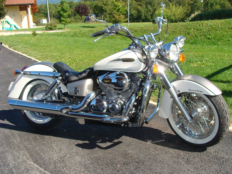 Honda Shadow 750 белая