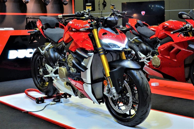 Ducati v4 Street Fighter