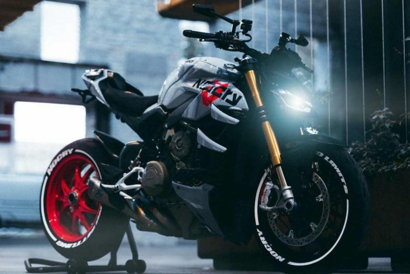 Ducati v4 Street Fighter
