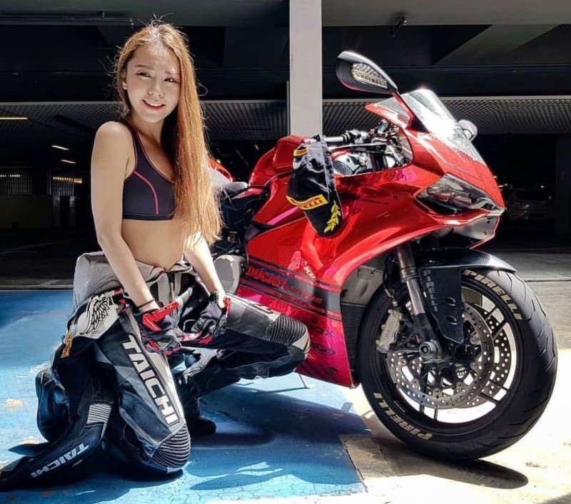 Таня Озолина мотоцикл Kawasaki