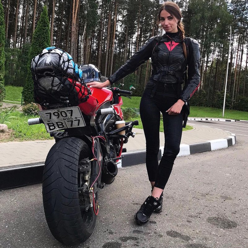 Мотоциклистка Таня Озолина