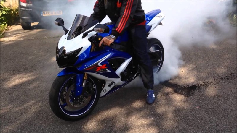 Suzuki GSX-r600 в шлеме
