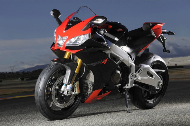 Мото Априлия rsv4