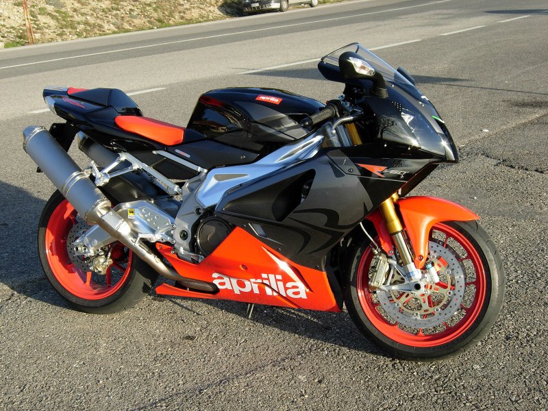 Априлия rsv1000r
