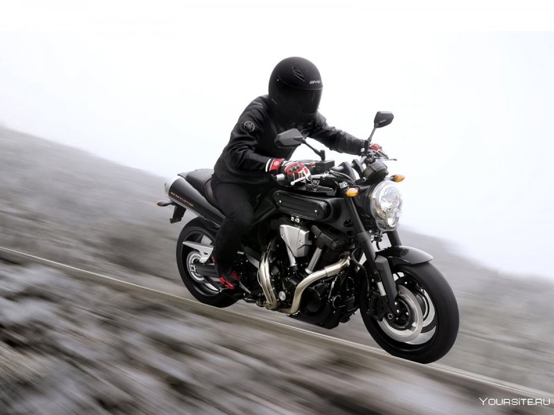 Мотоциклист Yamaha MT-01