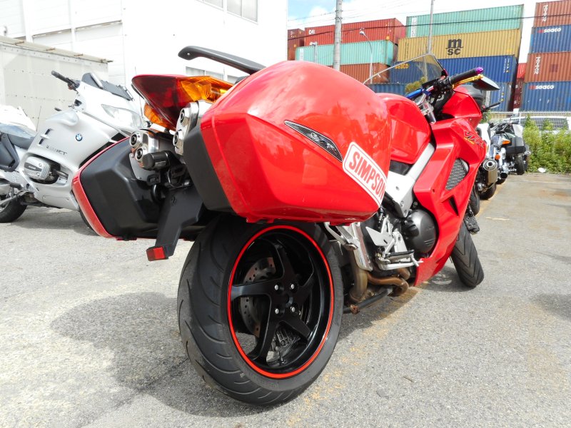 Honda VFR 800 вид сзади