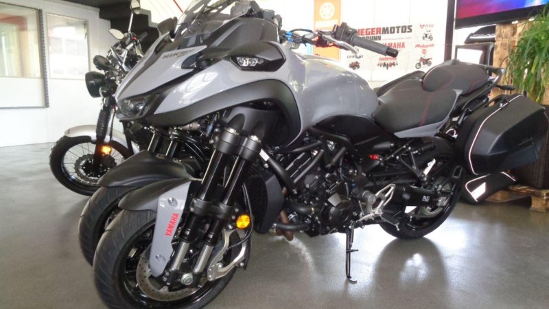 Yamaha Niken серый