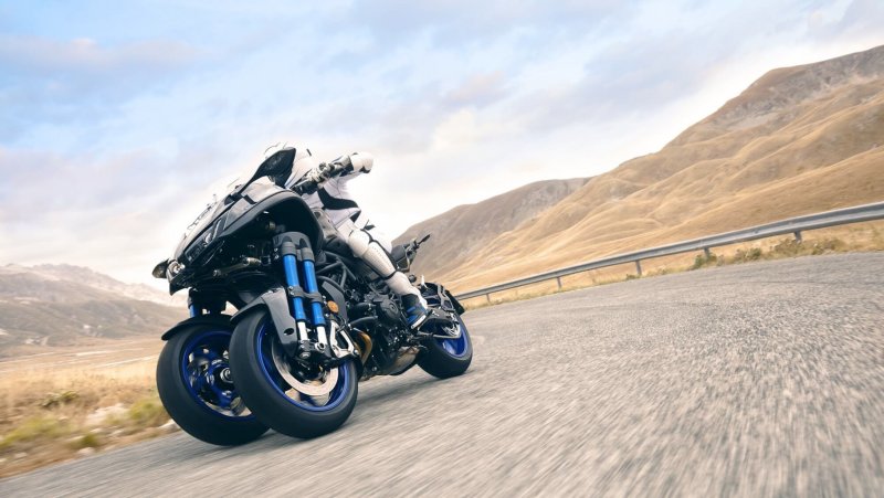 Мотоцикл Yamaha Niken '19