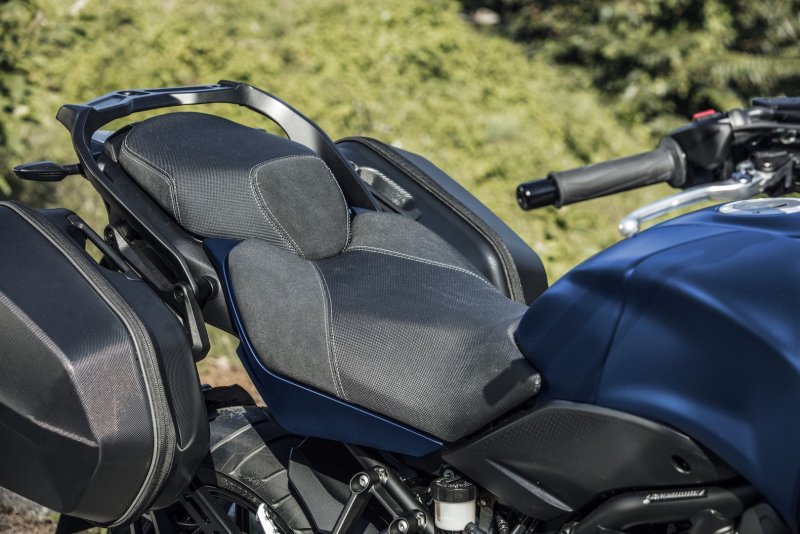 Yamaha Niken серый