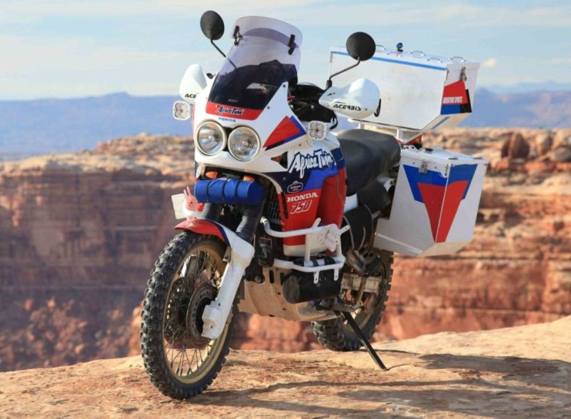 Honda Africa Twin 750 Dakar