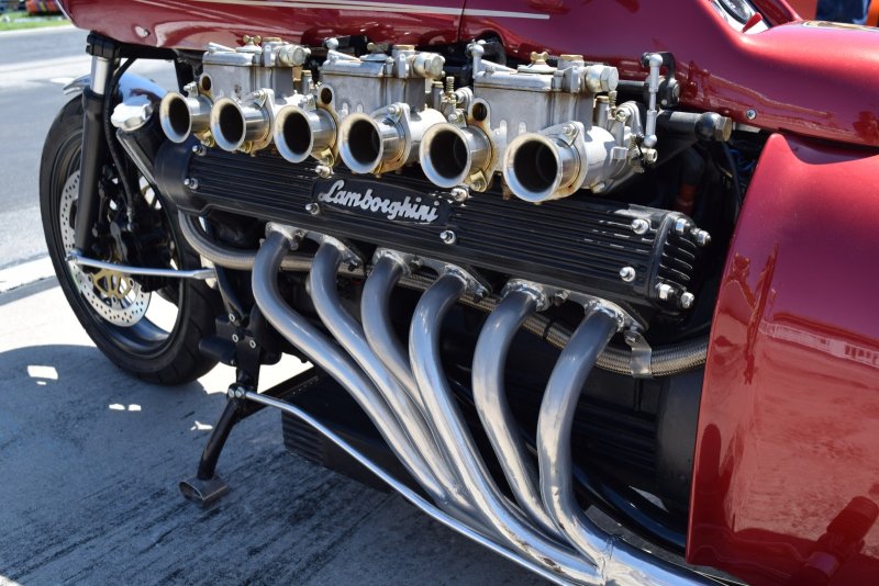 Мотор v16 Lamborghini