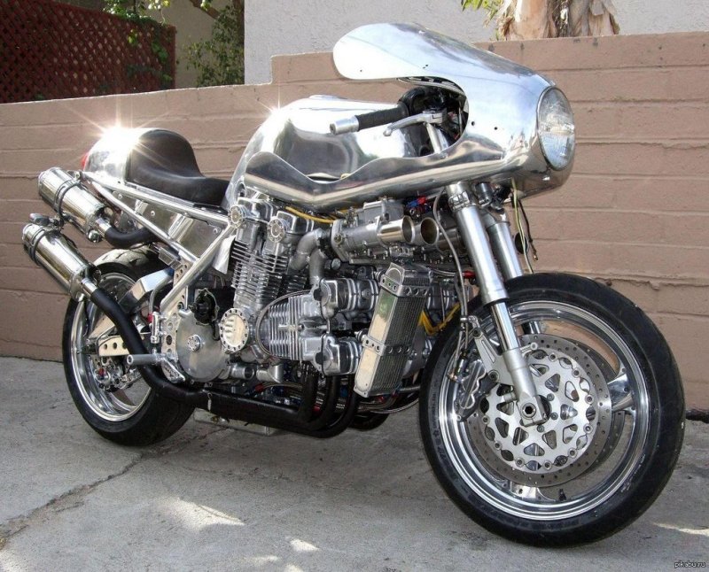 6 Цилиндровый мотоцикл Honda