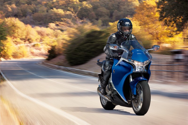 Мотоциклист на Honda VFR 1200