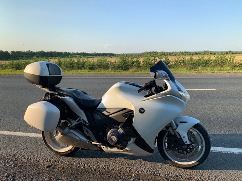 Honda VFR 1200 белый