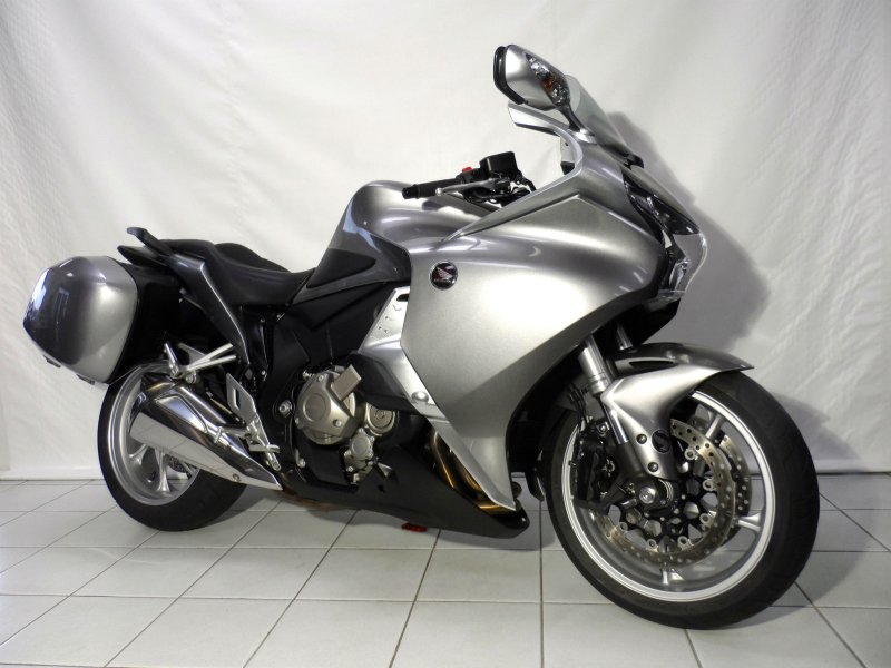 Хонда vfr1200fd