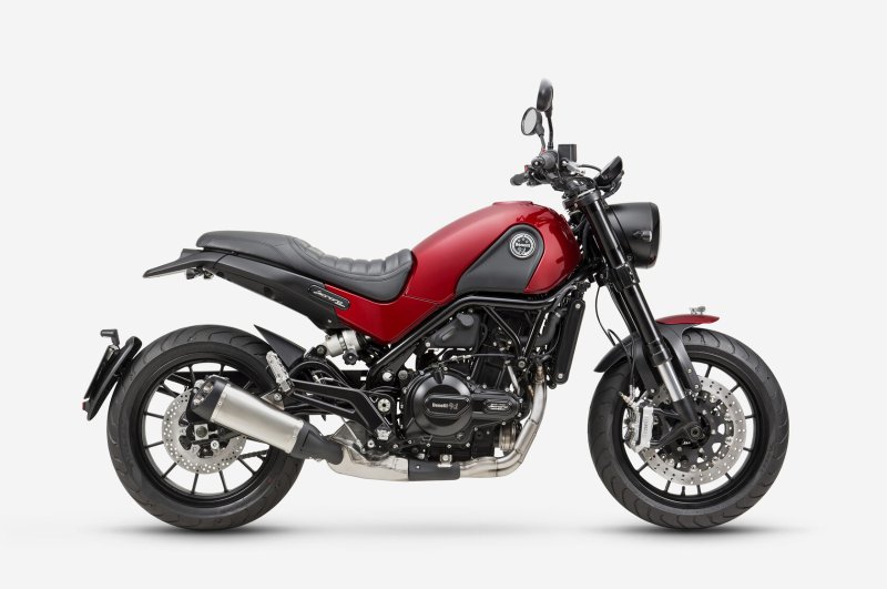 Benelli Leoncino 250 Size