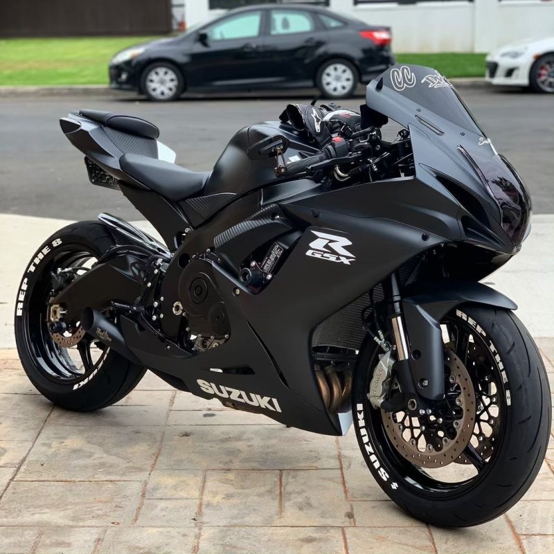 Suzuki GSX r1000 черный