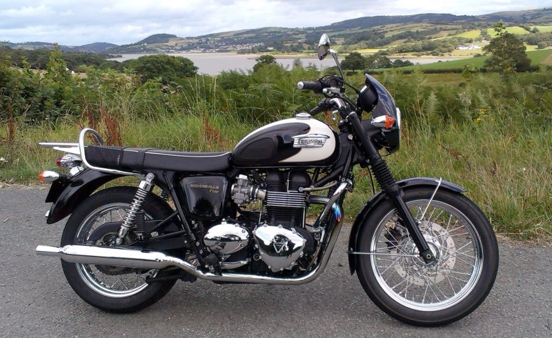 Мотоцикл Триумф Bonneville t100