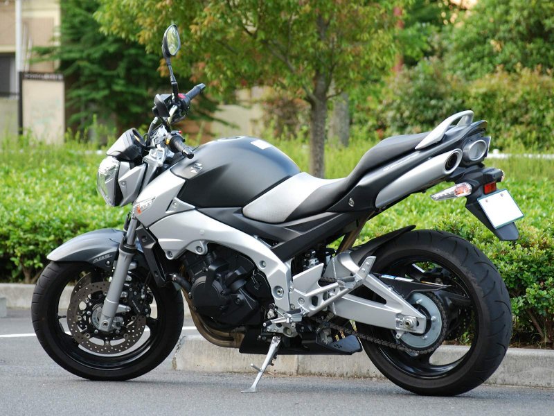 Мотоцикл Suzuki GSR 400