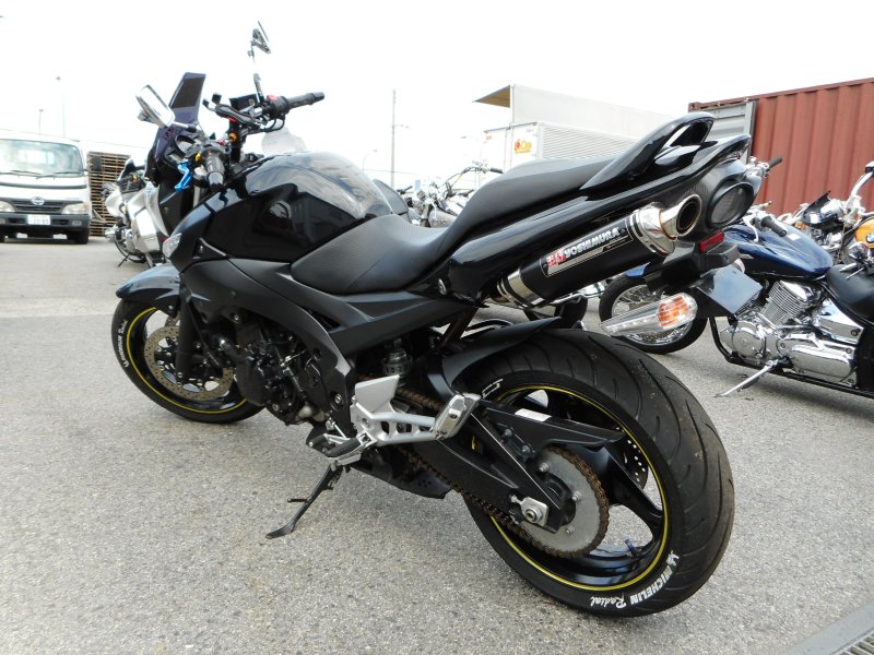 Мотоцикл Suzuki GSR 400