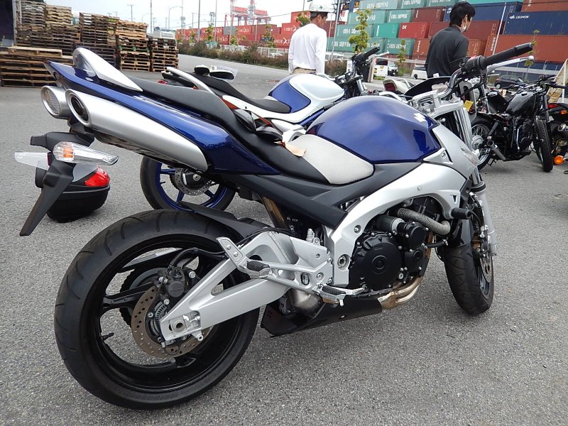Мотоцикл Suzuki GSR 400