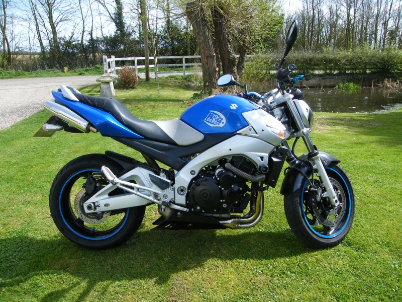 Мотоцикл Сузуки GSR 600