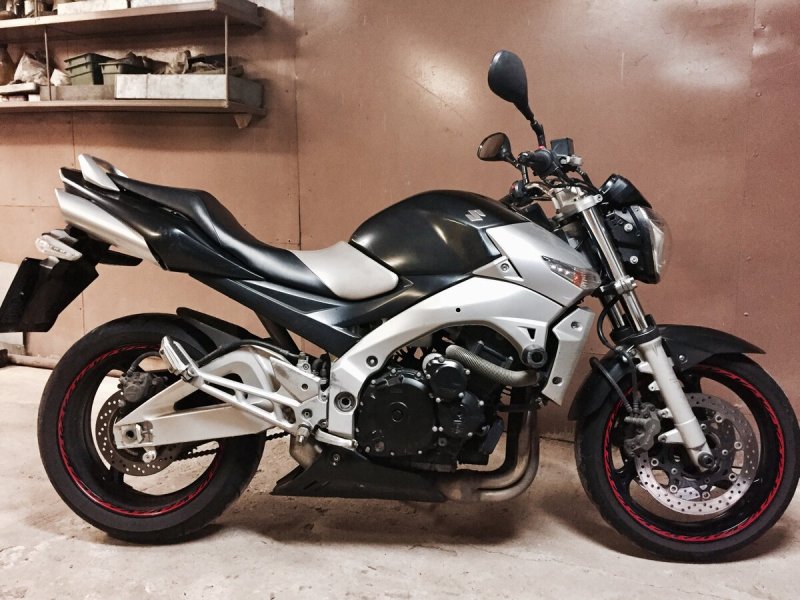Suzuki GSR 400