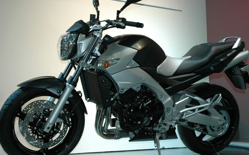Мотоцикл Suzuki GSR 400